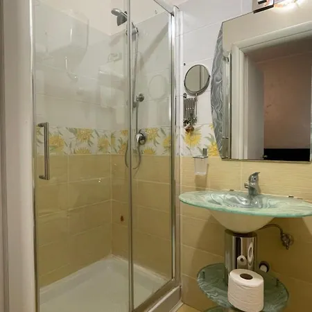 Alojamento de Acomodação e Pequeno-almoço In Salerno