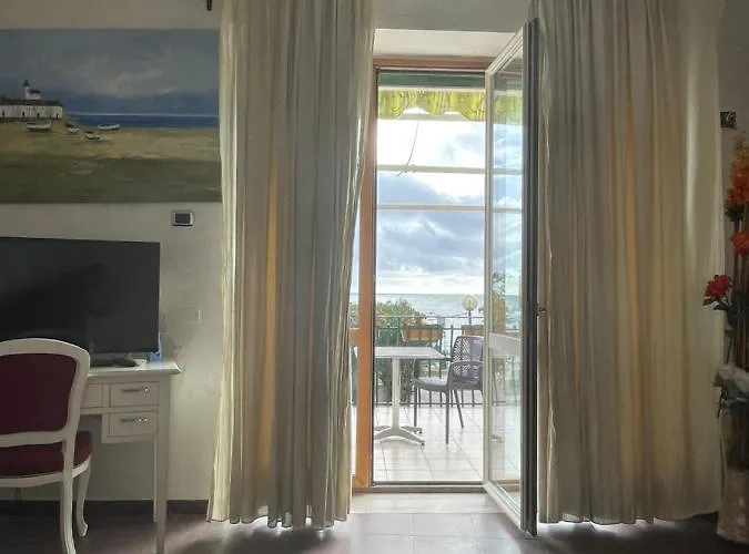 לינה וארוחת בוקר In 4*