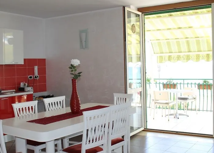 לינה וארוחת בוקר In 4*